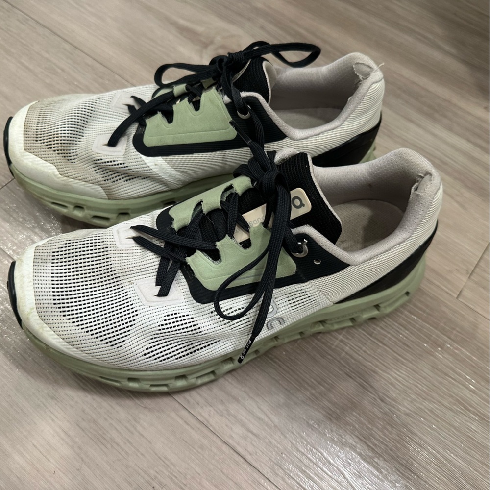 On Cloud Cloudstratus Sneakers 7.5